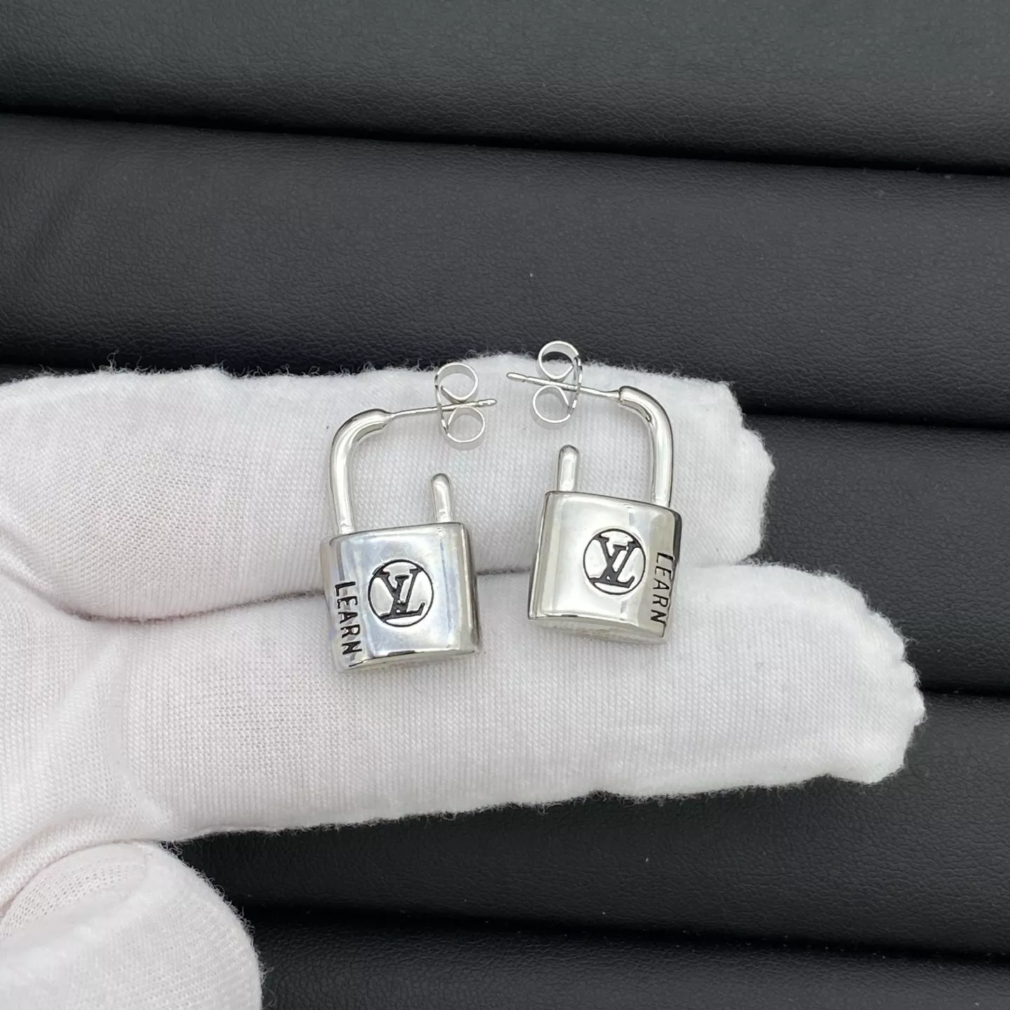 Louis Vuitton Earrings For Women Practical 8043