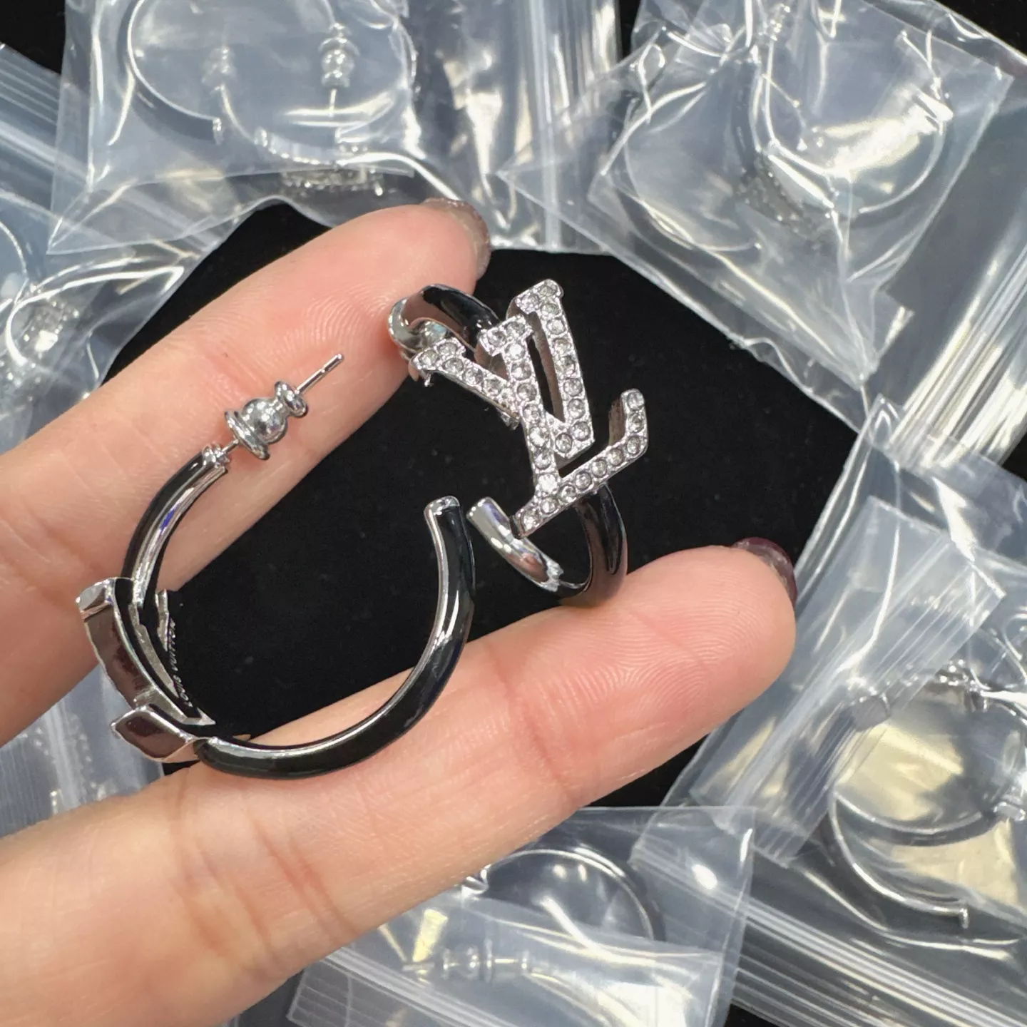 Louis Vuitton Earrings For Women Sleek 2521