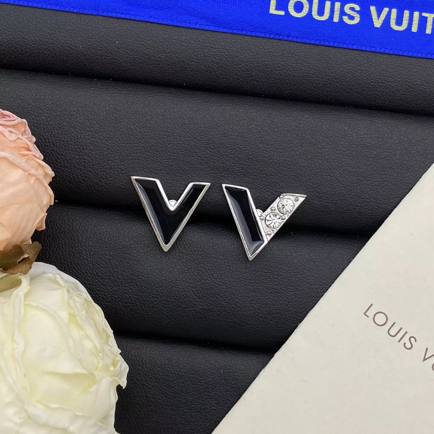 Louis Vuitton Earrings For Women Timeless 3464