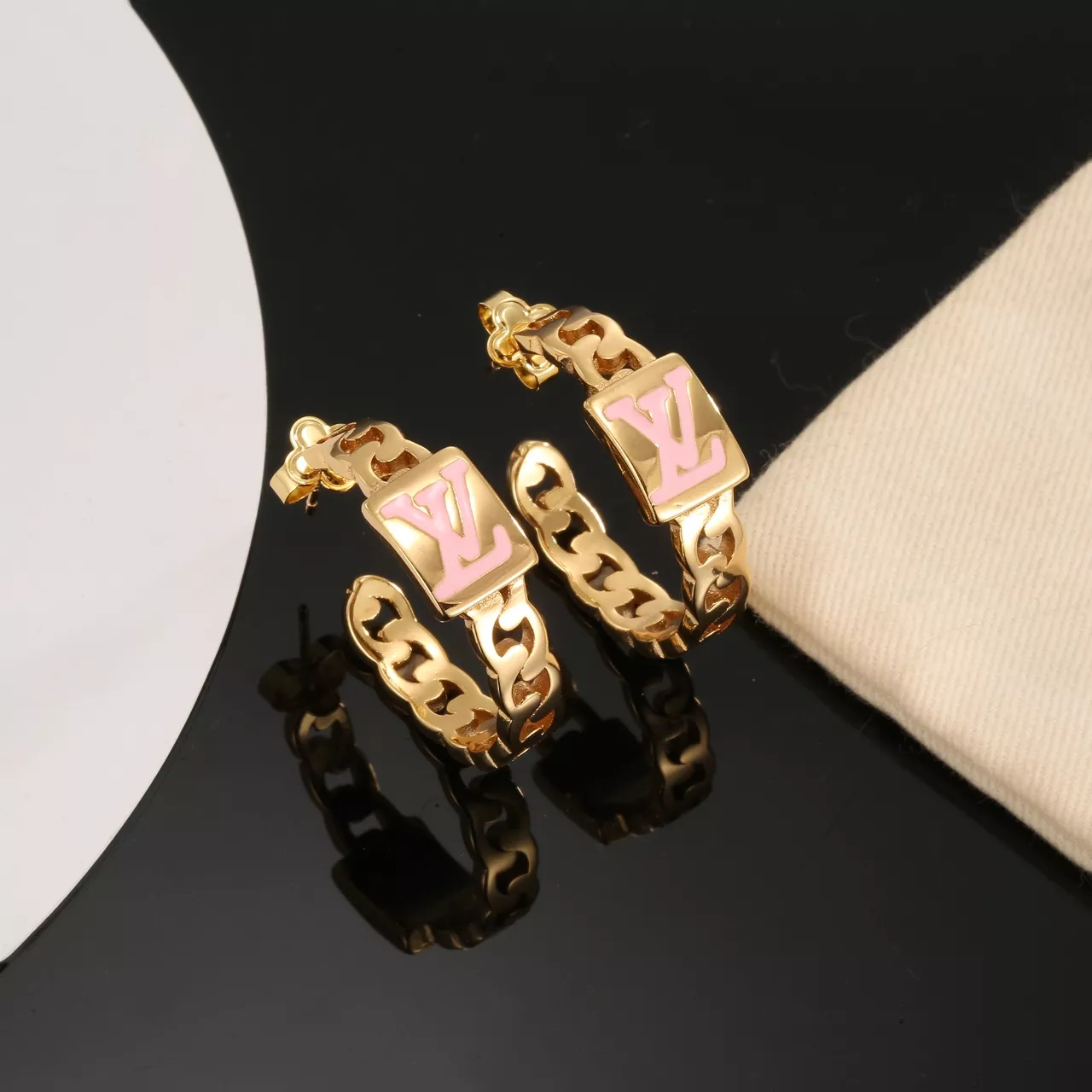 Louis Vuitton Earrings For Women Trendsetting 5976