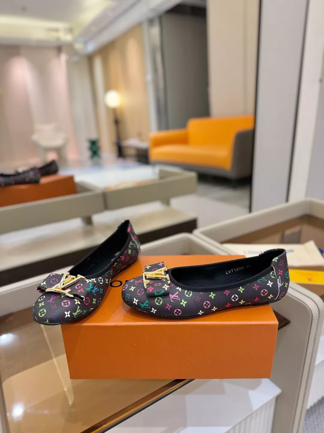 Louis Vuitton Flat Shoes For Women Elegant 7297