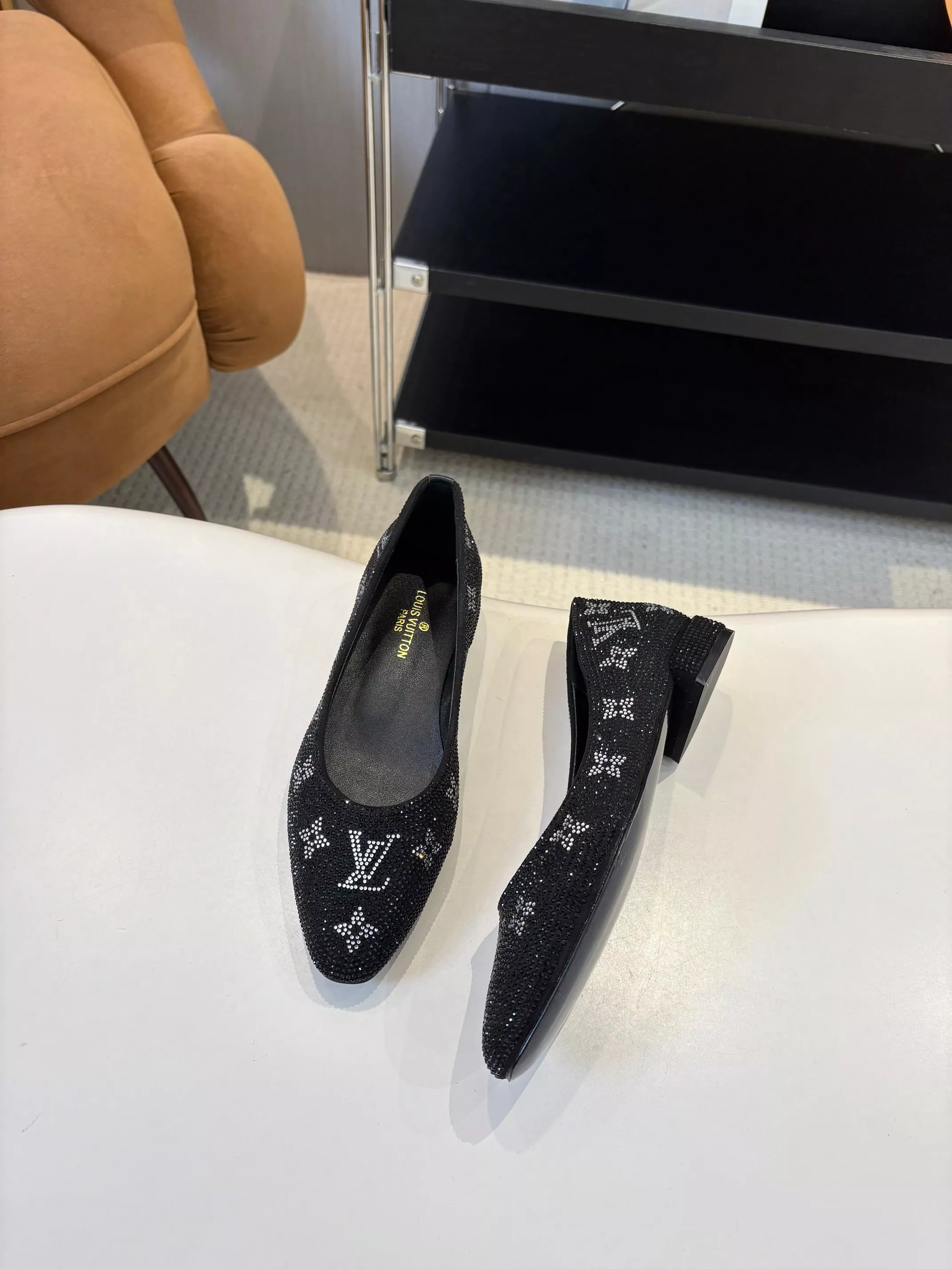 Louis Vuitton Flat Shoes For Women GoodFit 9768