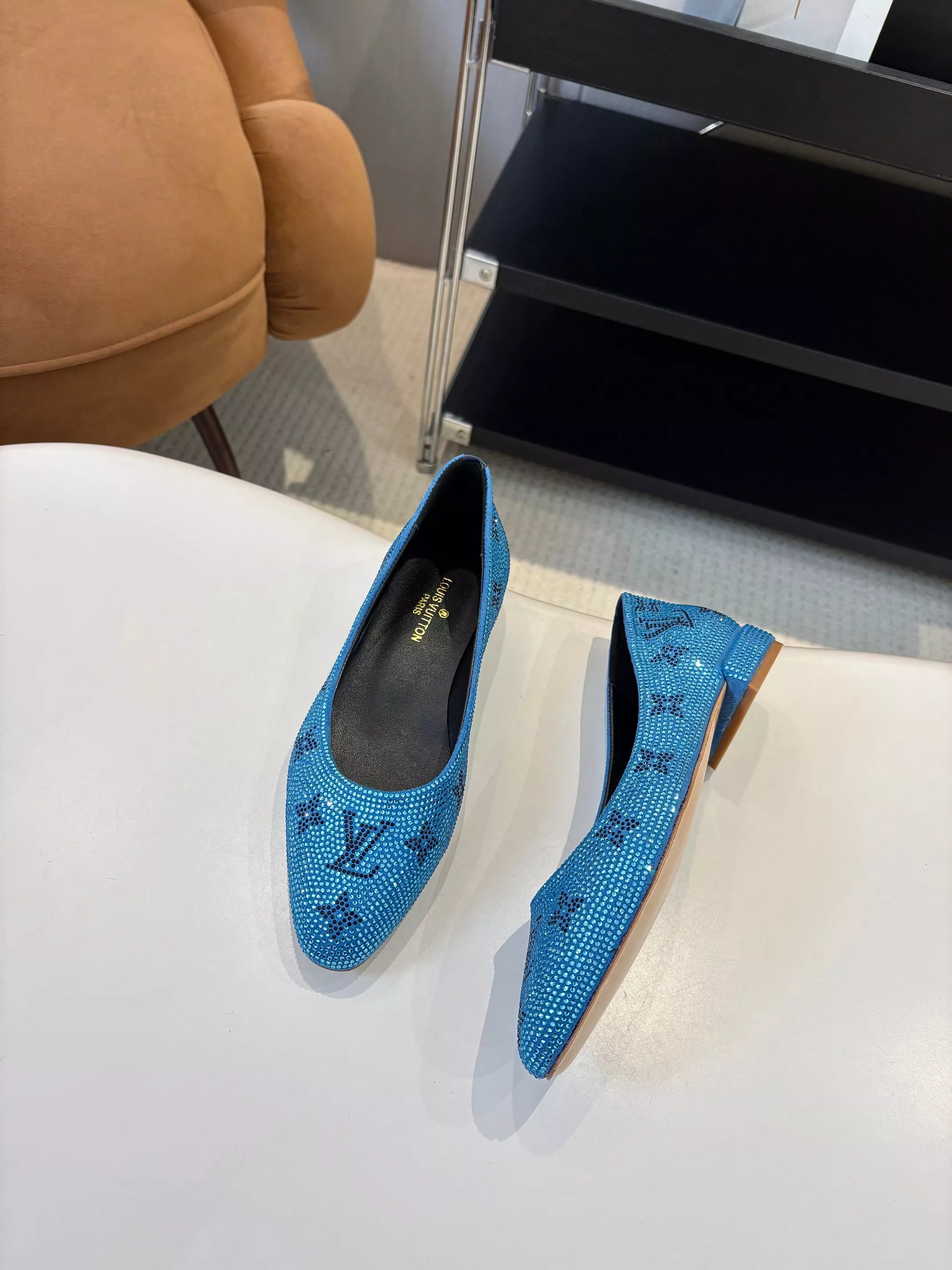 Louis Vuitton Flat Shoes For Women Trendsetting 1532