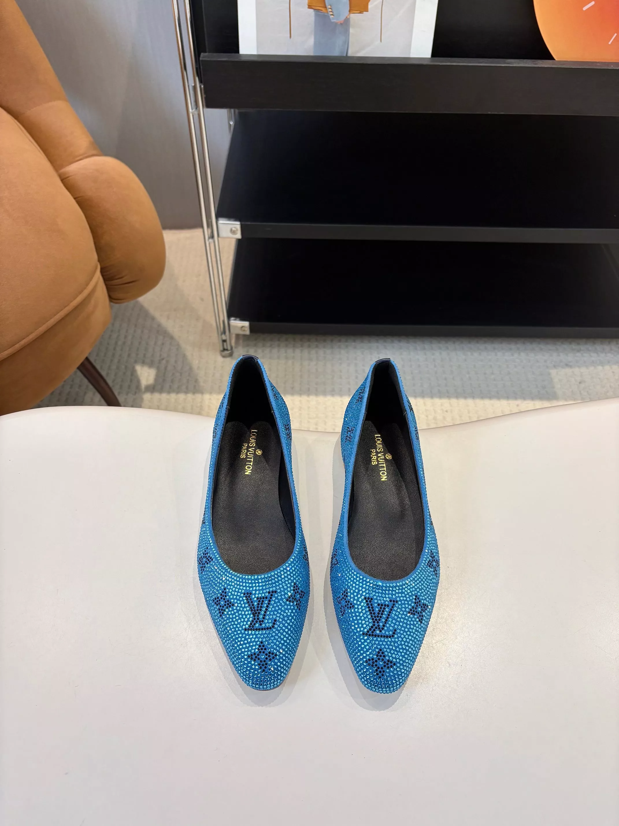 Louis Vuitton Flat Shoes For Women Trendsetting 1532