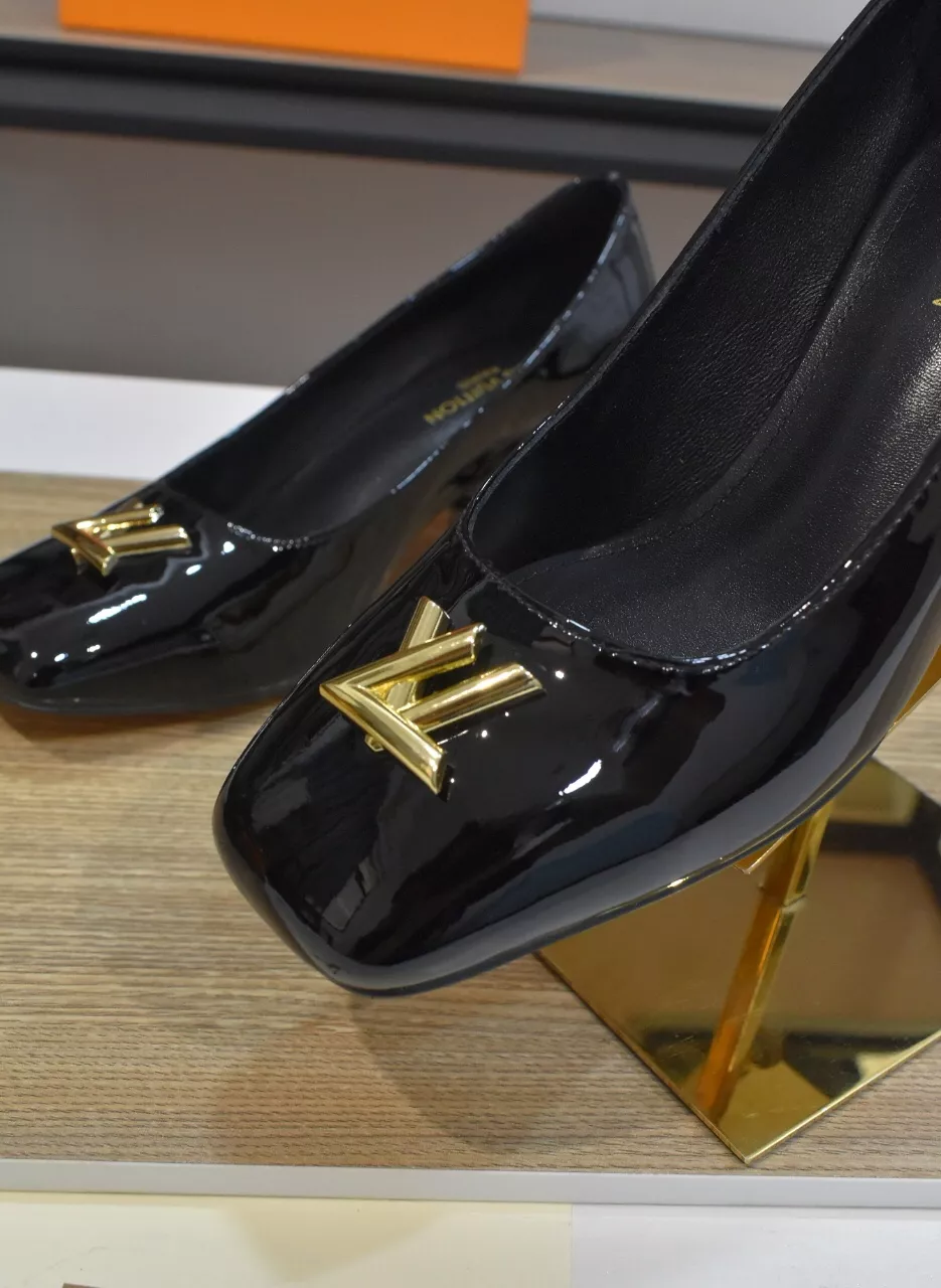 Louis Vuitton High-Heeled Shoes For Women Durable 9622