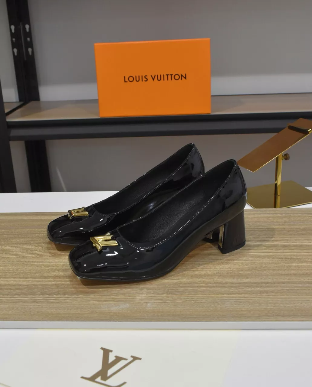 Louis Vuitton High-Heeled Shoes For Women Durable 9622