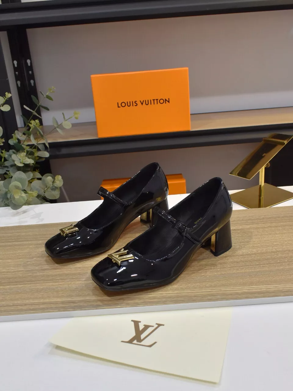 Louis Vuitton High-Heeled Shoes For Women Trendsetting 8342