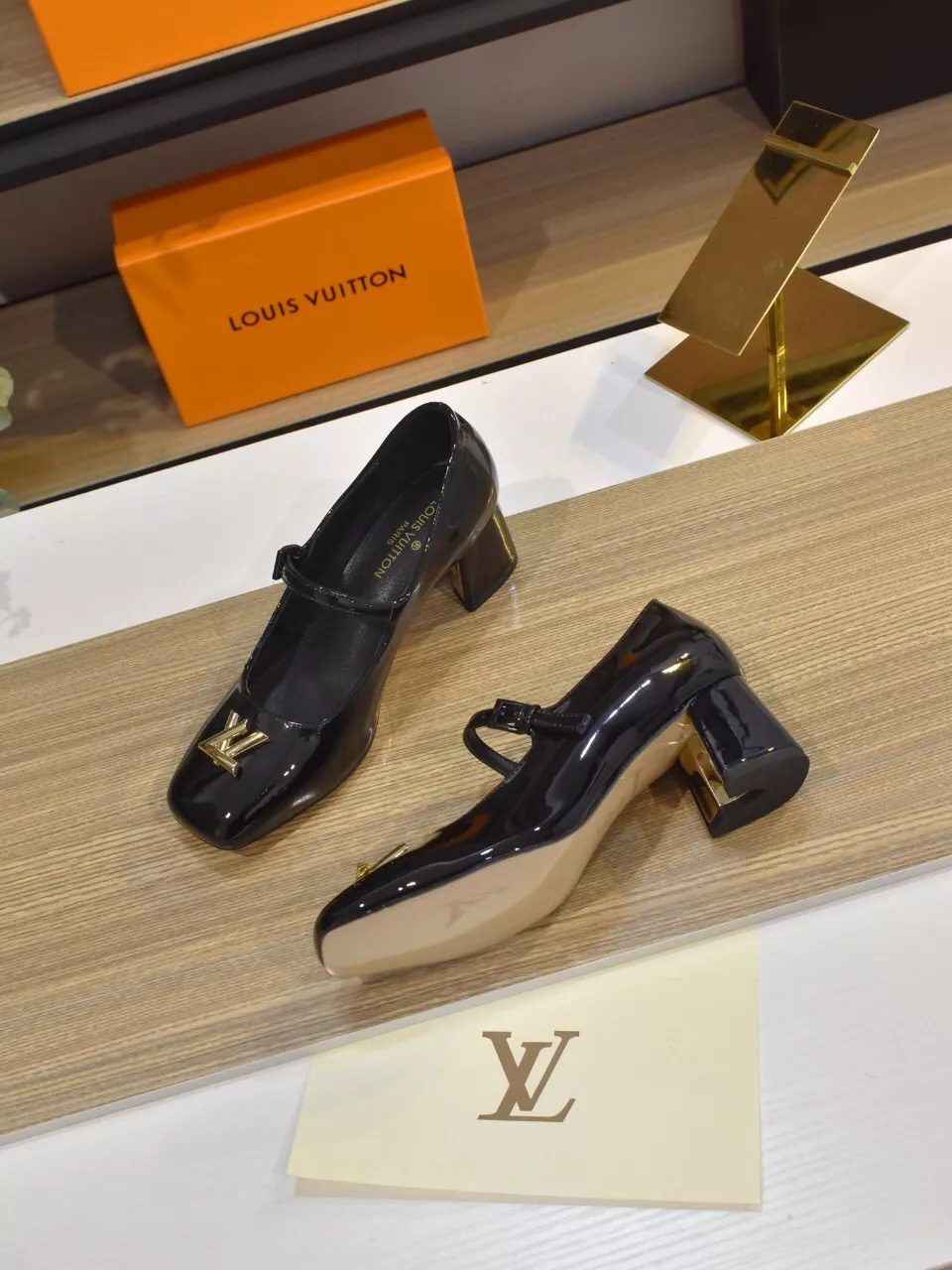 Louis Vuitton High-Heeled Shoes For Women Trendsetting 8342