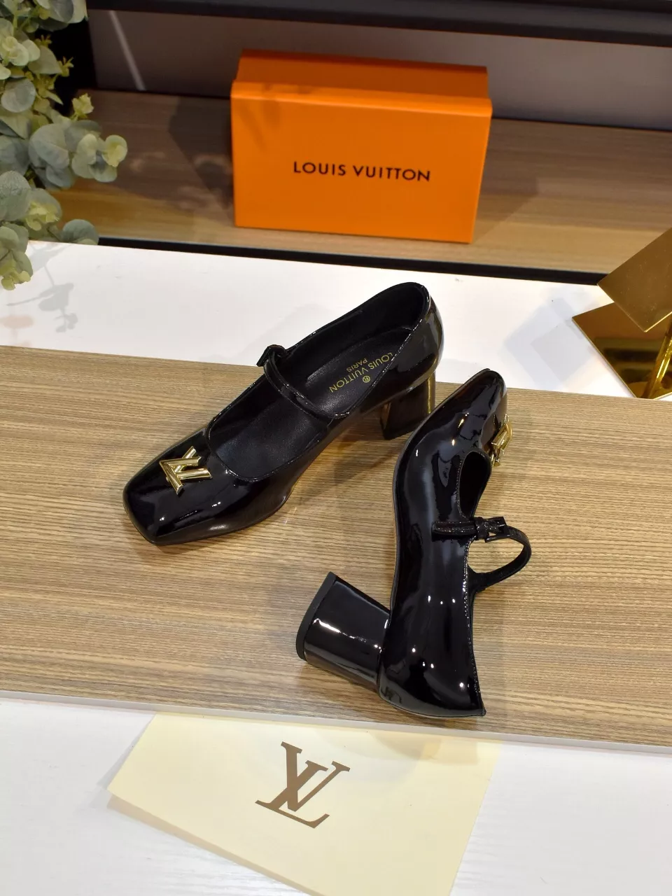 Louis Vuitton High-Heeled Shoes For Women Trendsetting 8342