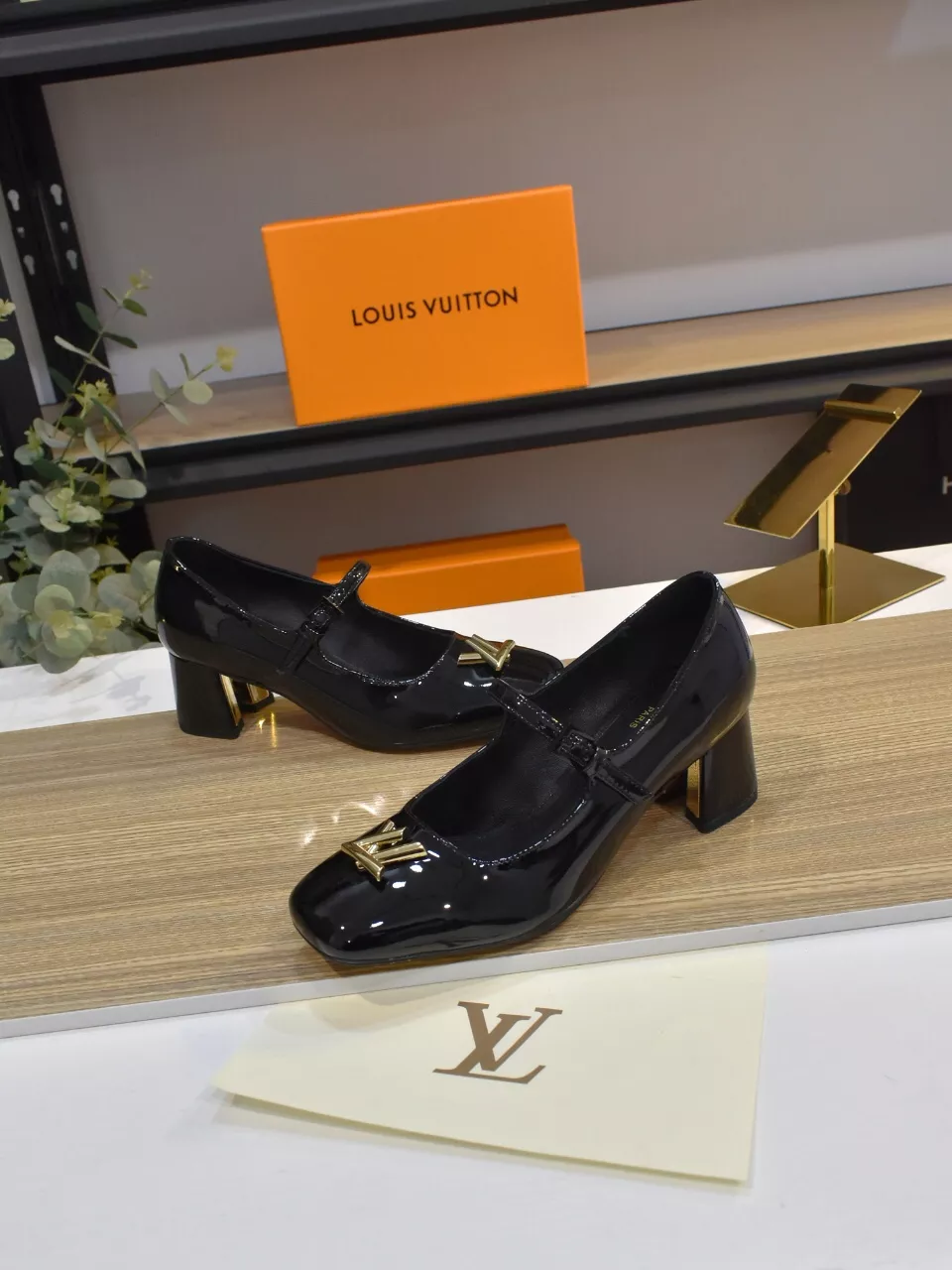 Louis Vuitton High-Heeled Shoes For Women Trendsetting 8342