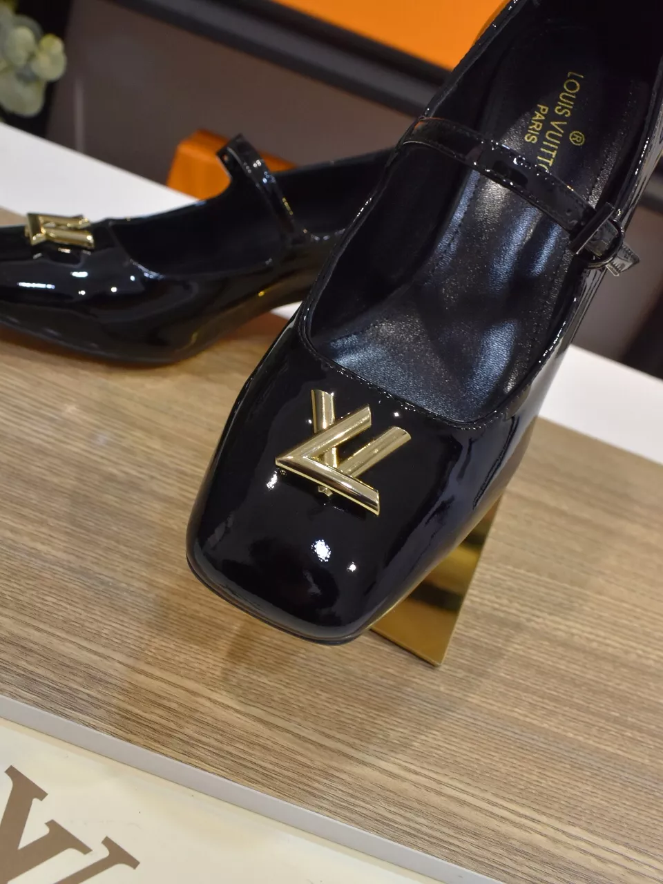 Louis Vuitton High-Heeled Shoes For Women Trendsetting 8342