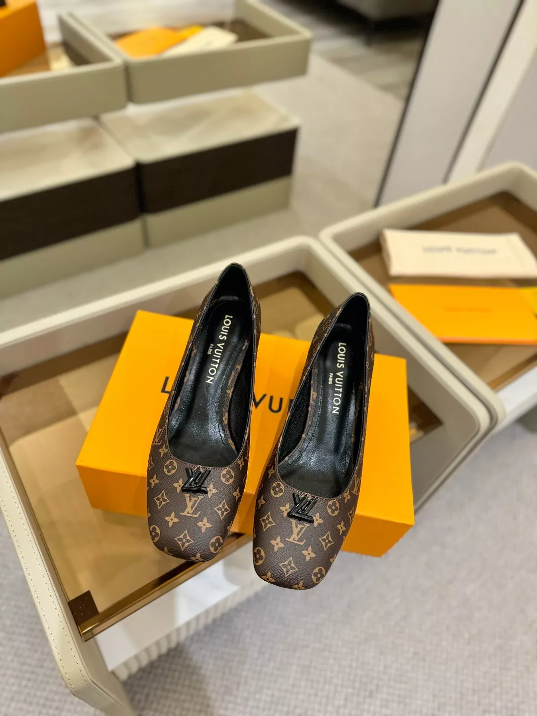 Louis Vuitton High-Heeled Shoes For Women Versatile 8566