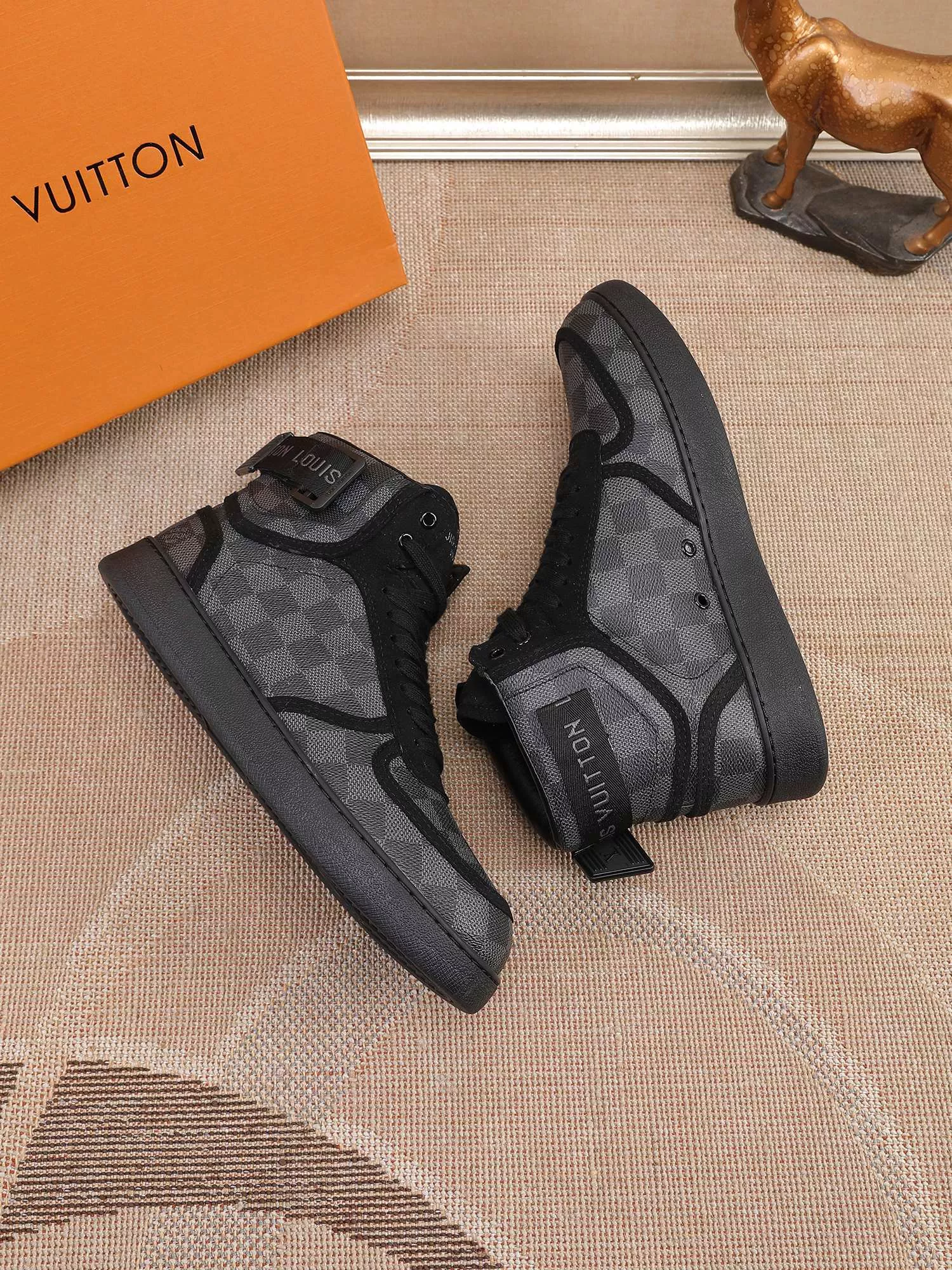 Louis Vuitton High Tops Shoes For Men Affordable 7998