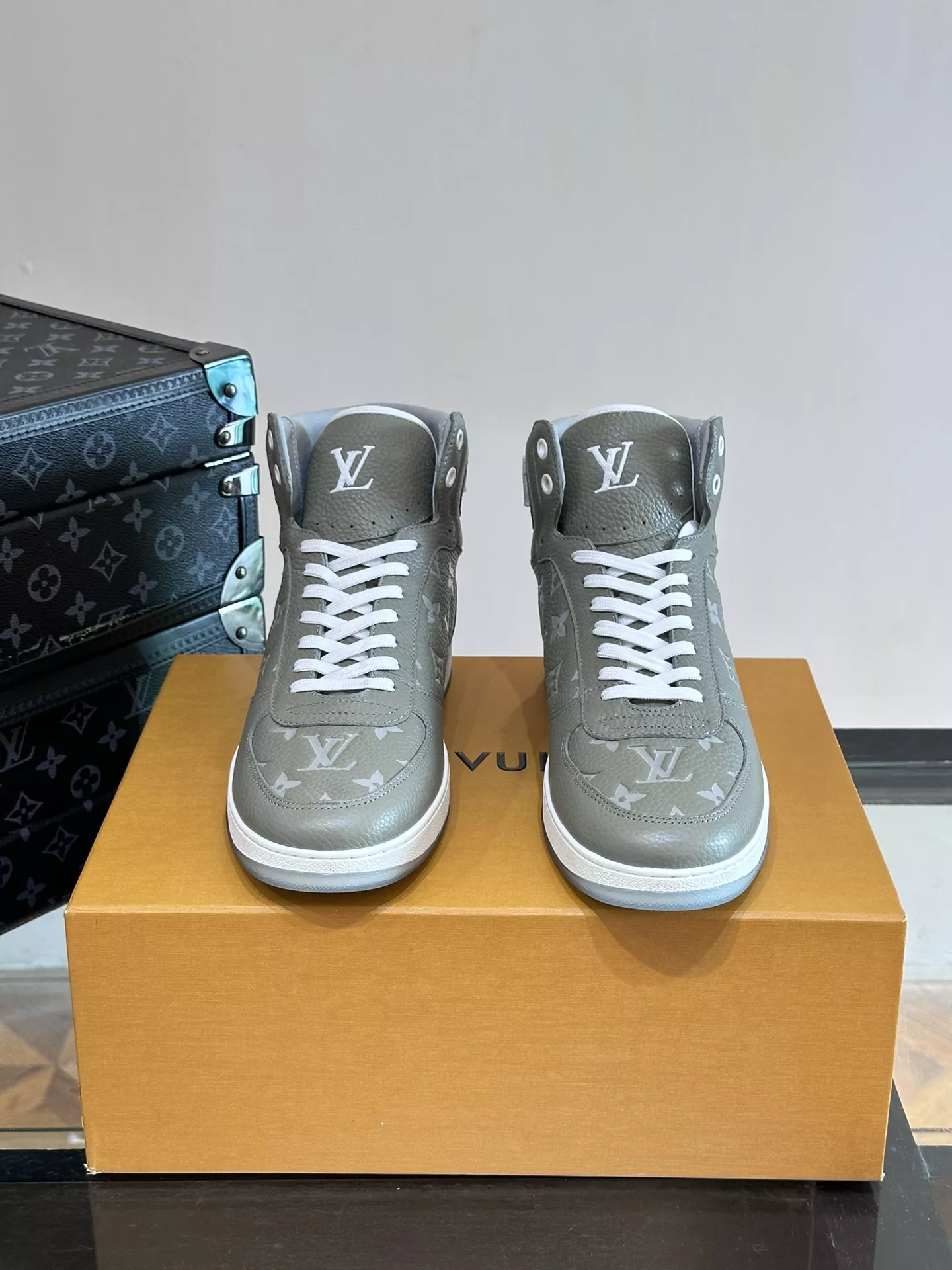 Louis Vuitton High Tops Shoes For Men Breathable 1677
