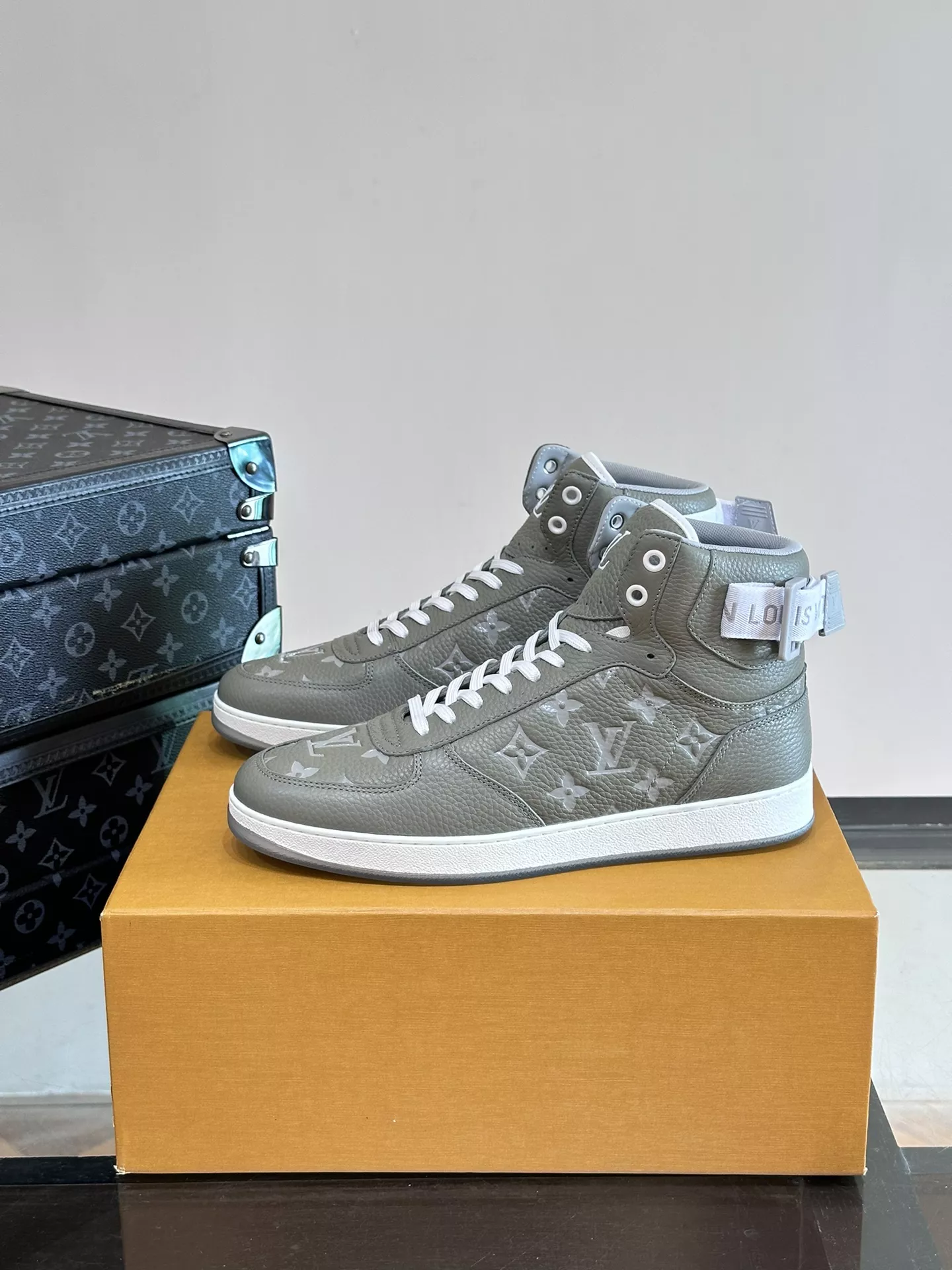Louis Vuitton High Tops Shoes For Men Breathable 1677