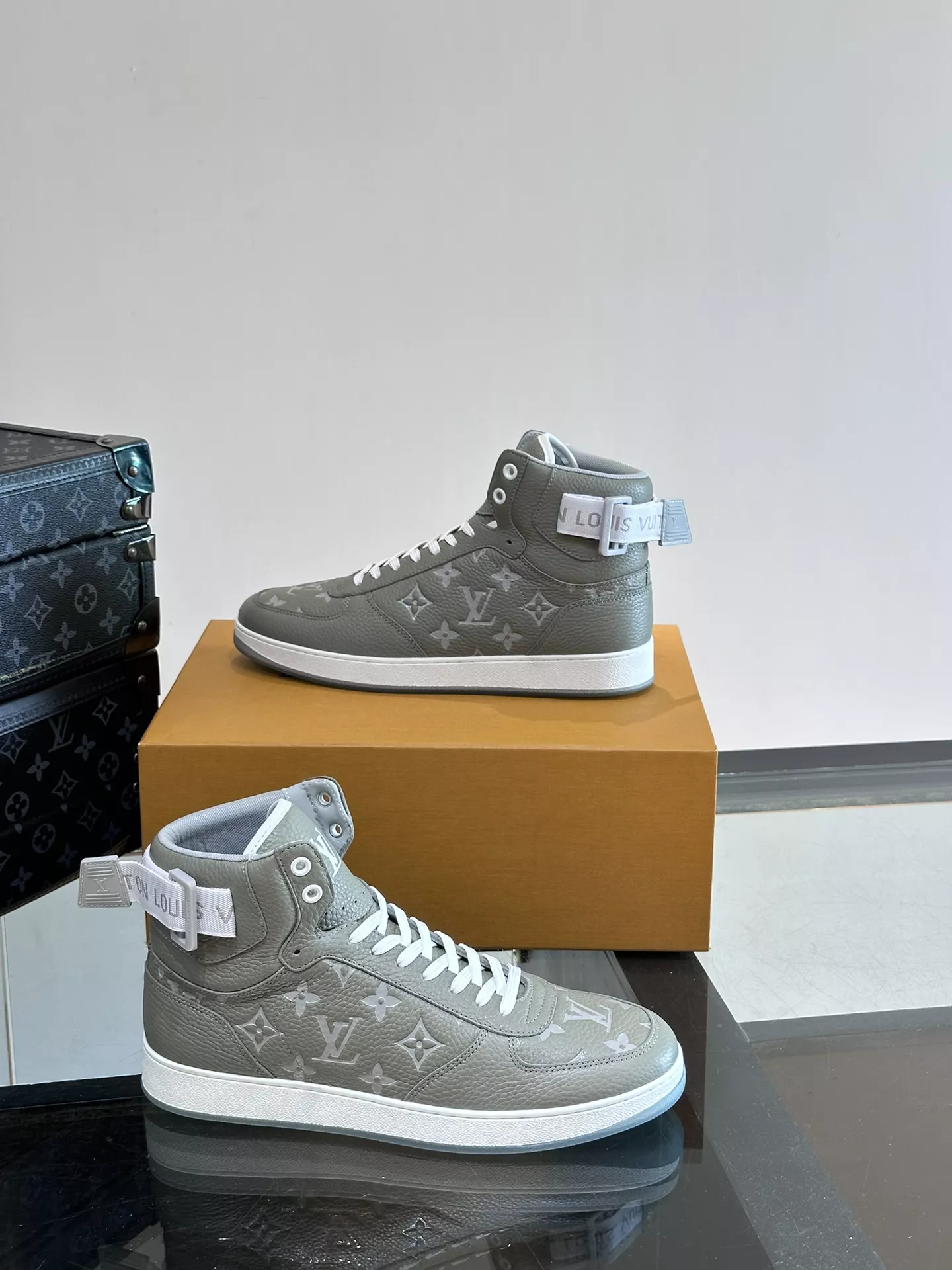 Louis Vuitton High Tops Shoes For Men Breathable 1677