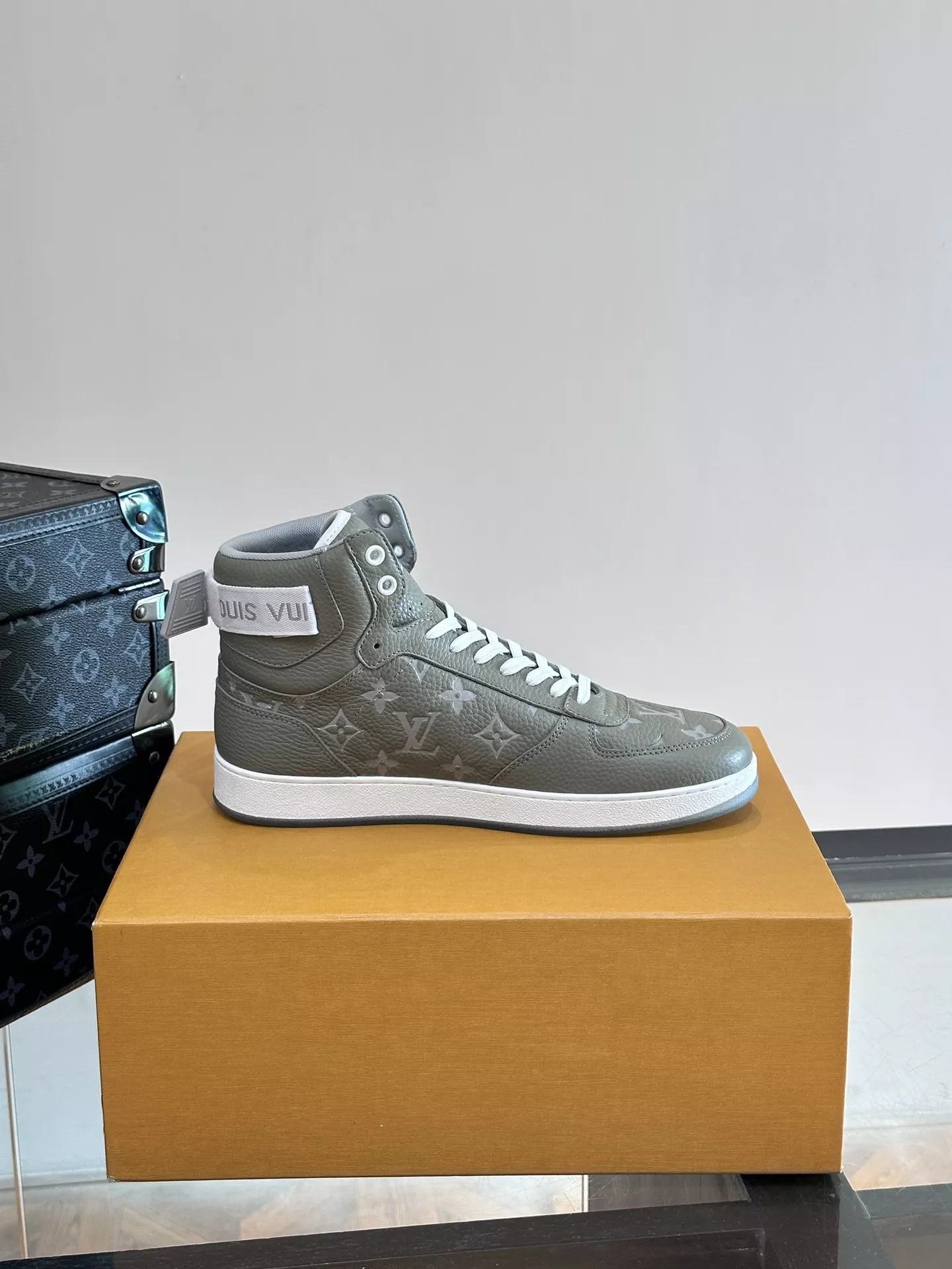 Louis Vuitton High Tops Shoes For Men Breathable 1677