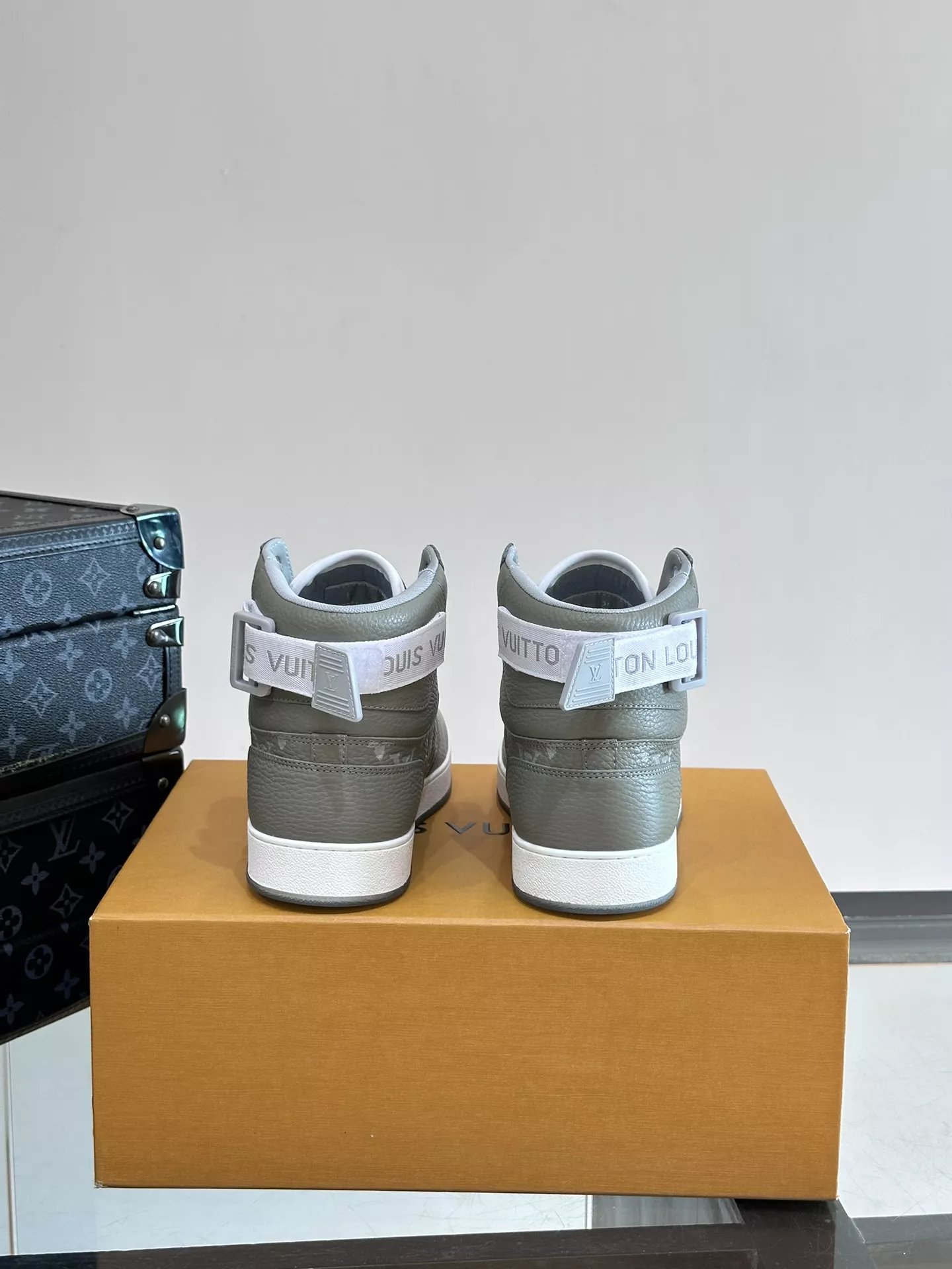 Louis Vuitton High Tops Shoes For Men Breathable 1677
