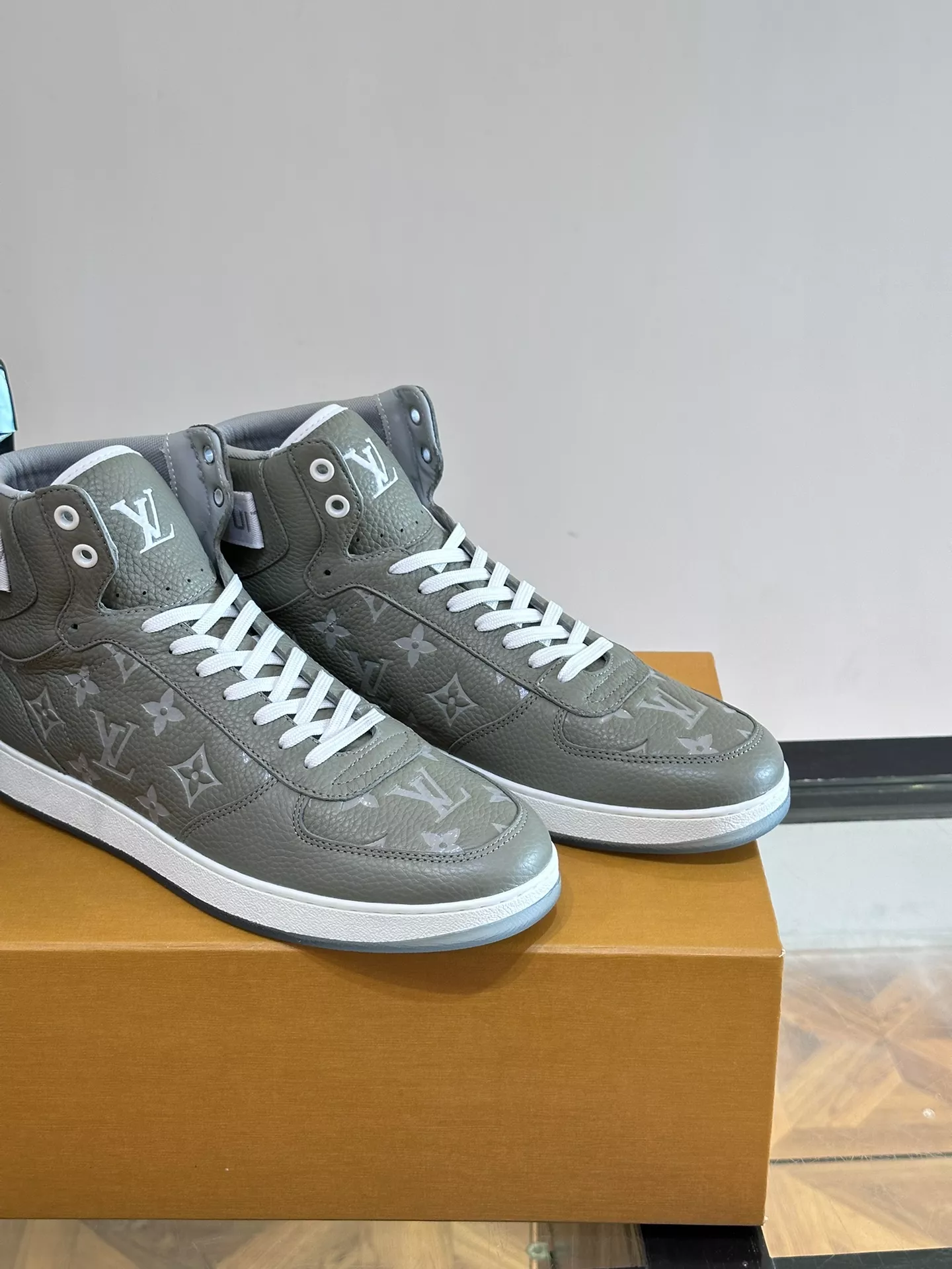 Louis Vuitton High Tops Shoes For Men Breathable 1677