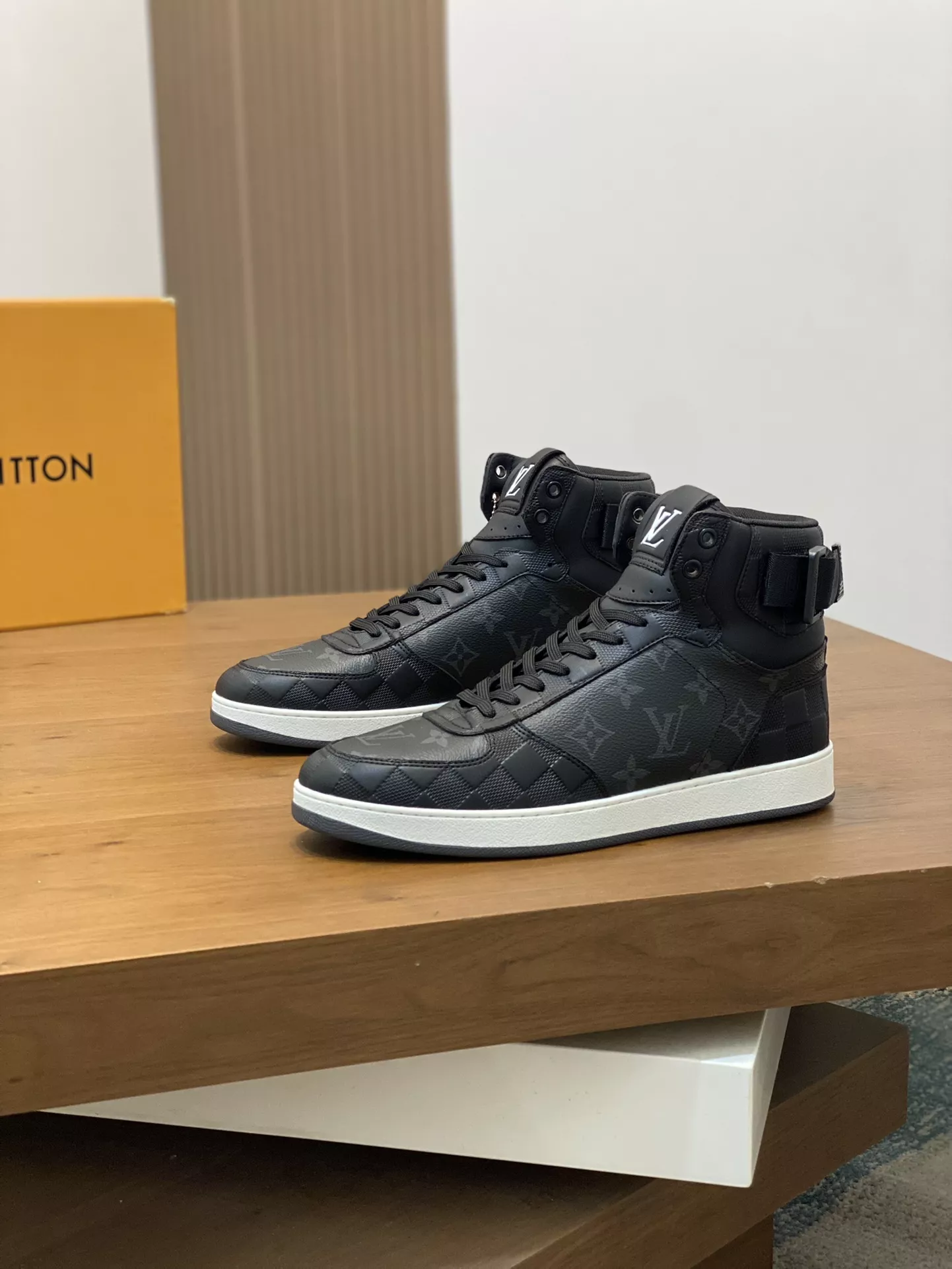 Louis Vuitton High Tops Shoes For Men Functional 5784