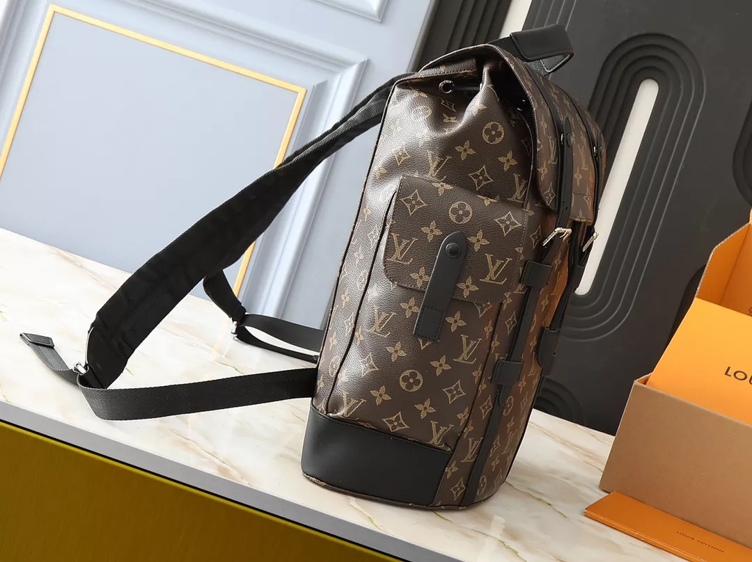 Louis Vuitton LV AAA Man Backpacks Bold 9833