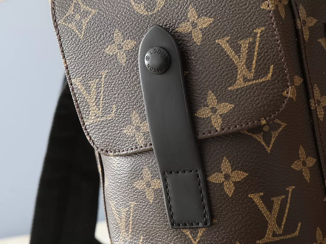 Louis Vuitton LV AAA Man Backpacks Bold 9833