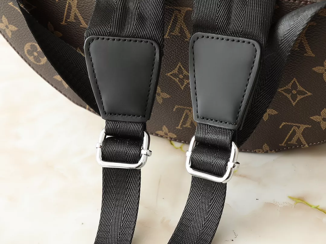 Louis Vuitton LV AAA Man Backpacks Bold 9833