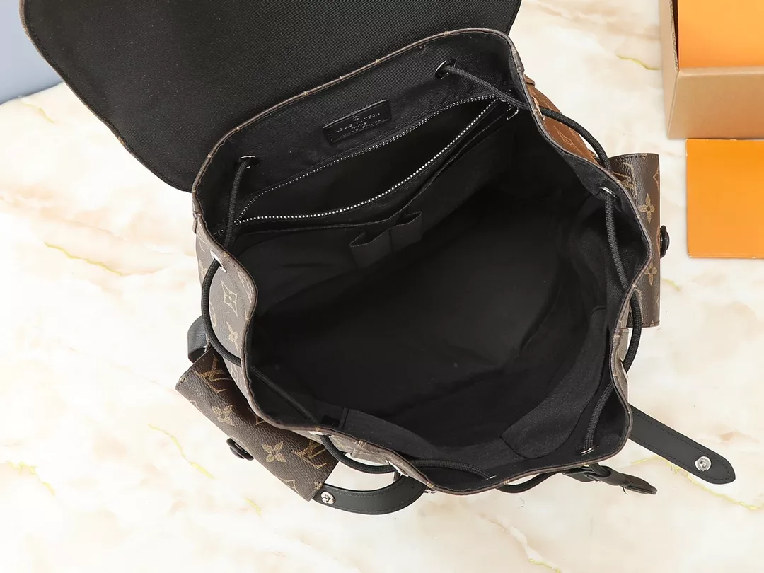 Louis Vuitton LV AAA Man Backpacks Bold 9833