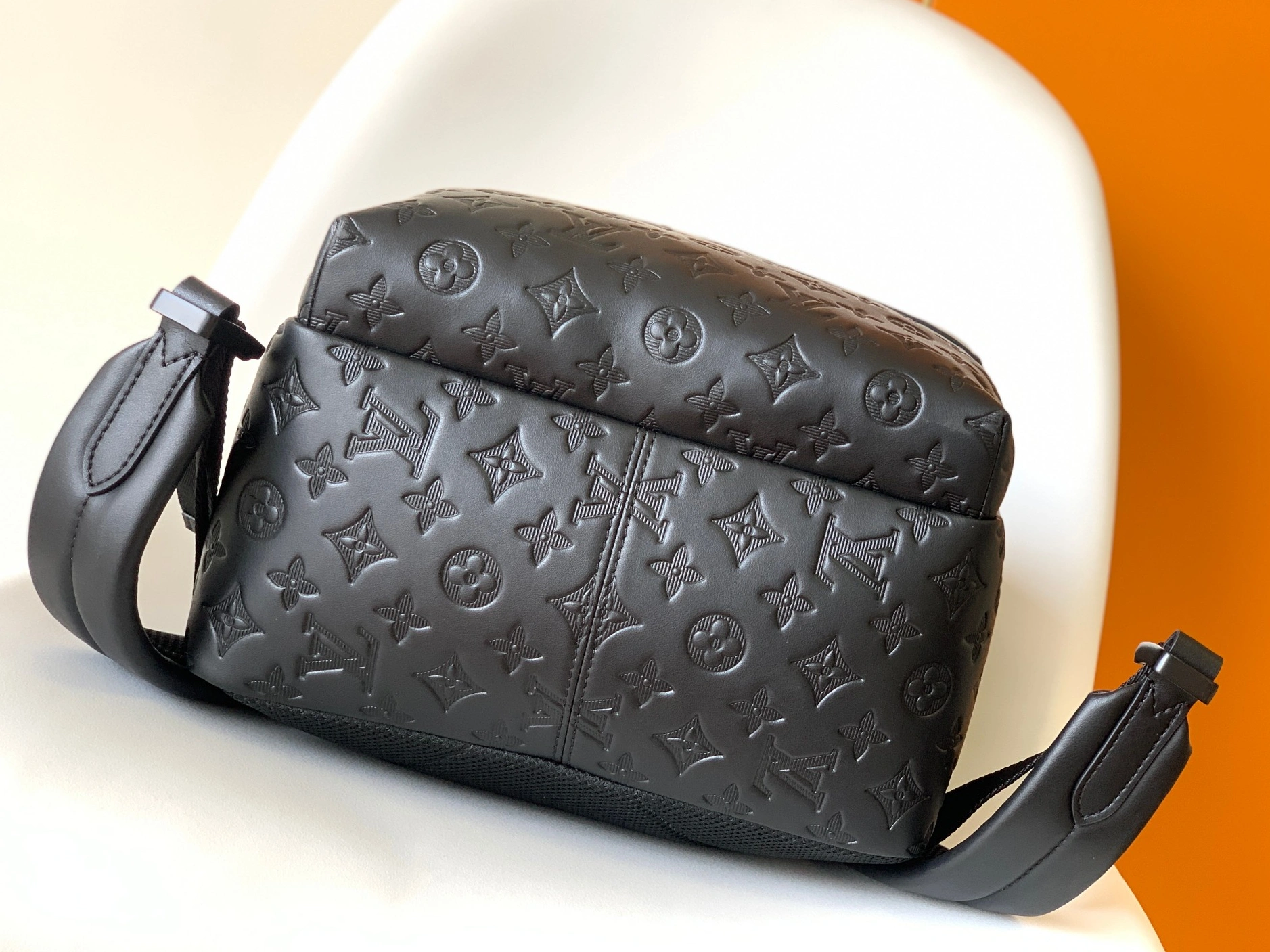 Louis Vuitton LV AAA Man Backpacks Bright 7994
