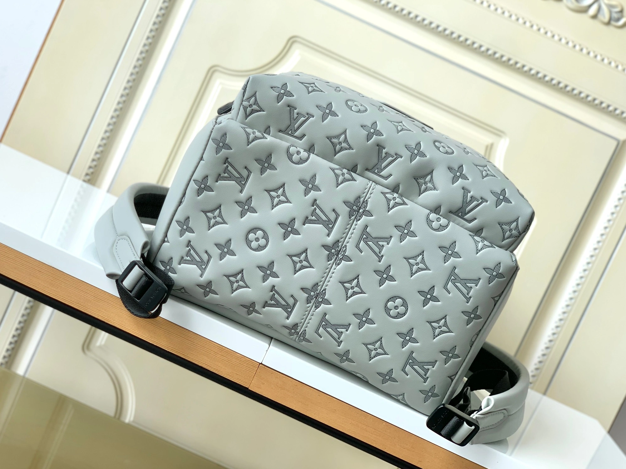 Louis Vuitton LV AAA Man Backpacks Bright 8742