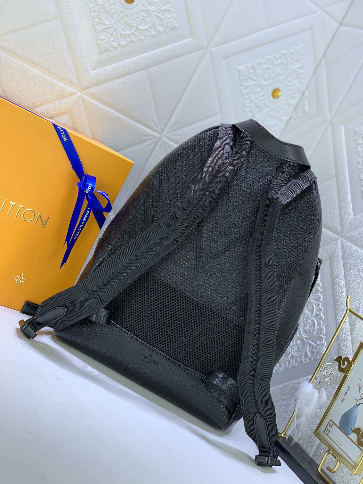 Louis Vuitton LV AAA Man Backpacks Classic 7602