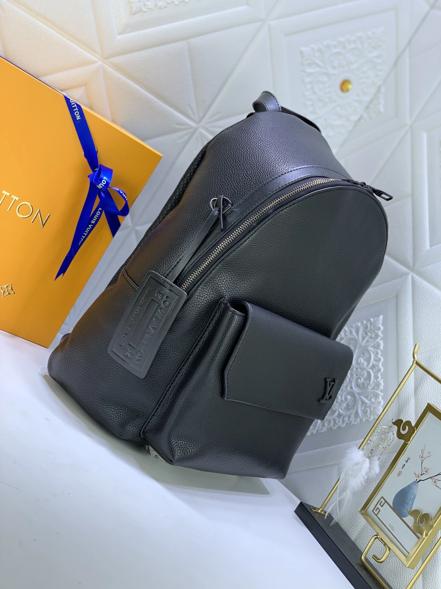Louis Vuitton LV AAA Man Backpacks Classic 7602