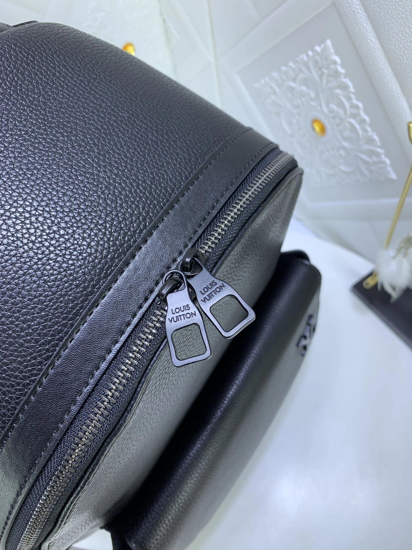 Louis Vuitton LV AAA Man Backpacks Classic 7602