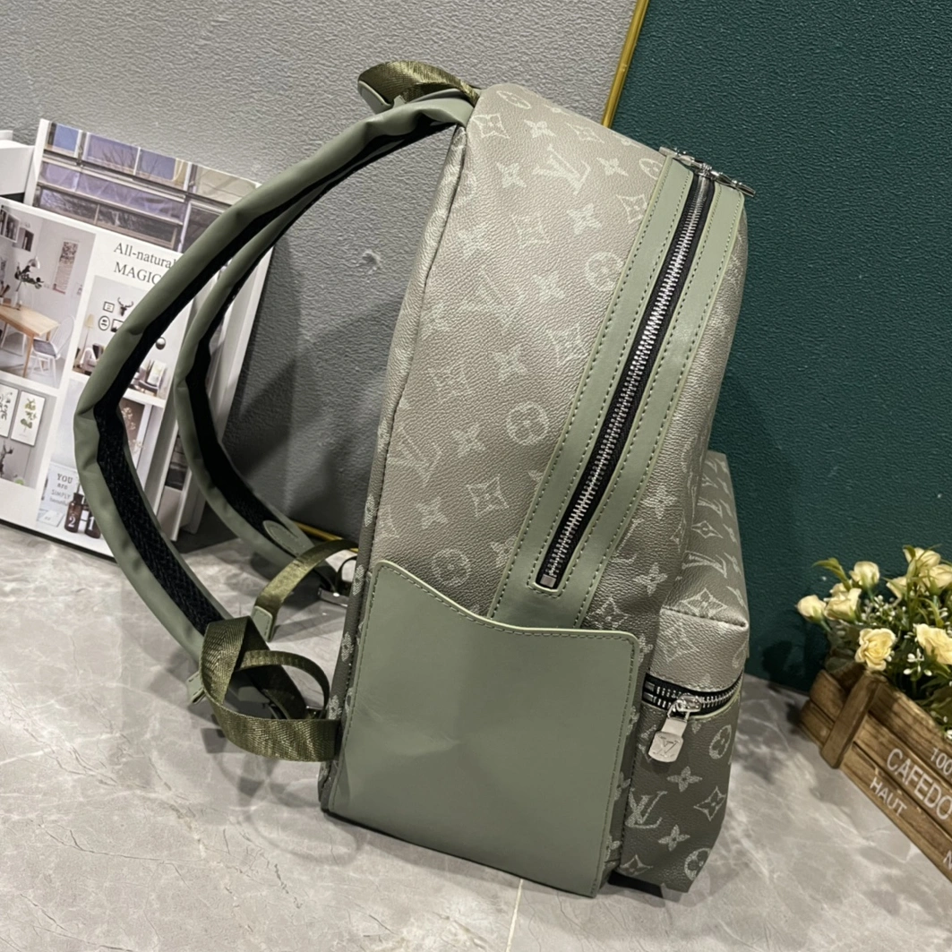 Louis Vuitton LV AAA Man Backpacks Classic 8452
