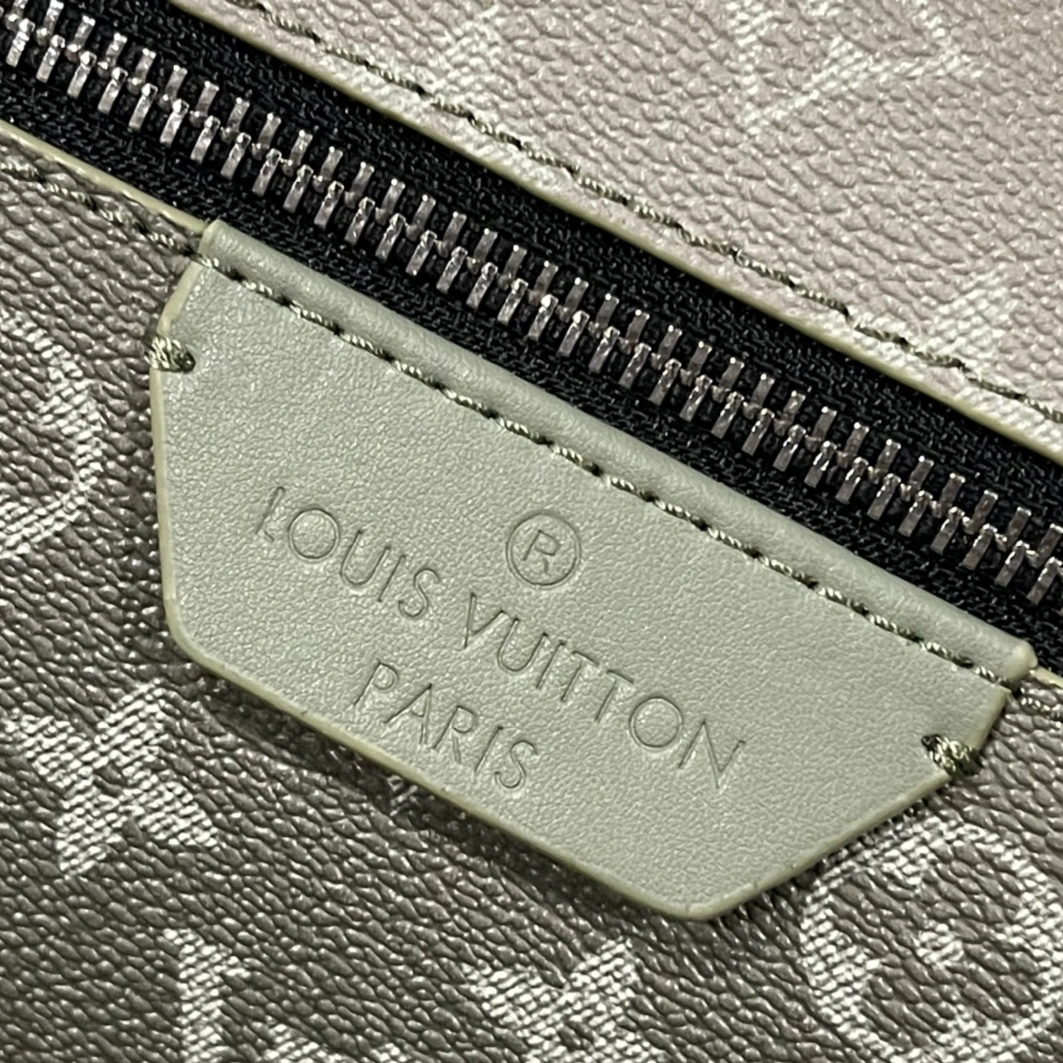Louis Vuitton LV AAA Man Backpacks Classic 8452