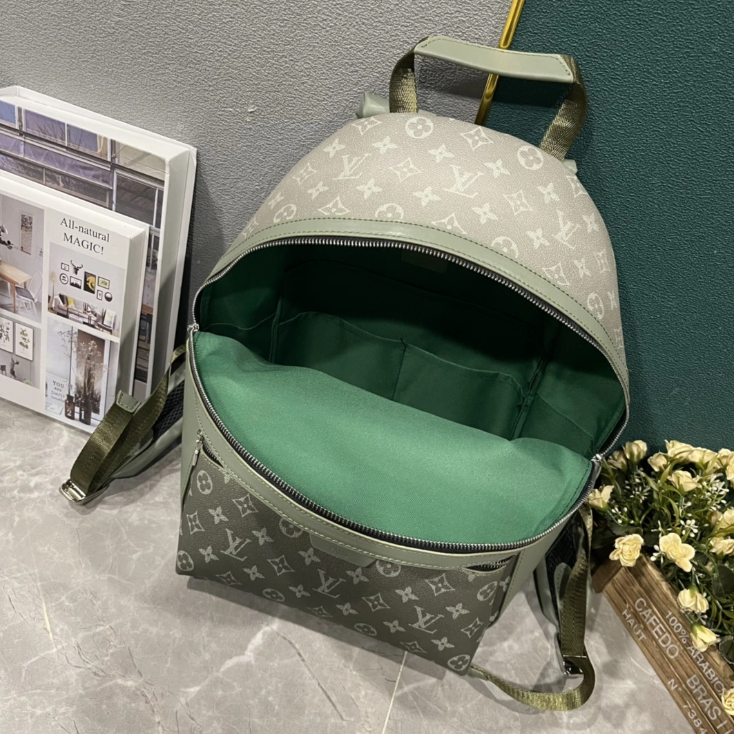Louis Vuitton LV AAA Man Backpacks Classic 8452