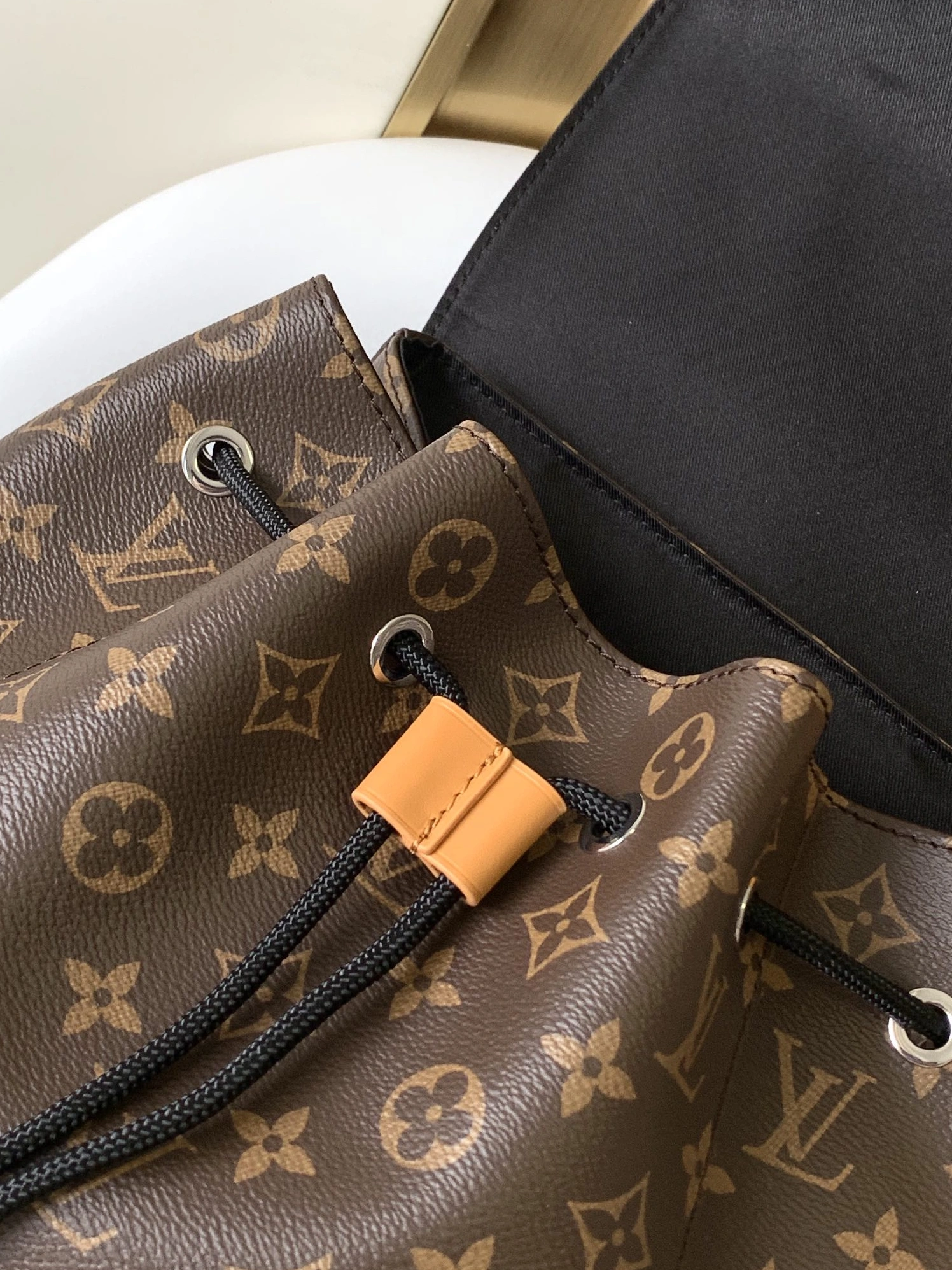 Louis Vuitton LV AAA Man Backpacks Cozy 3190