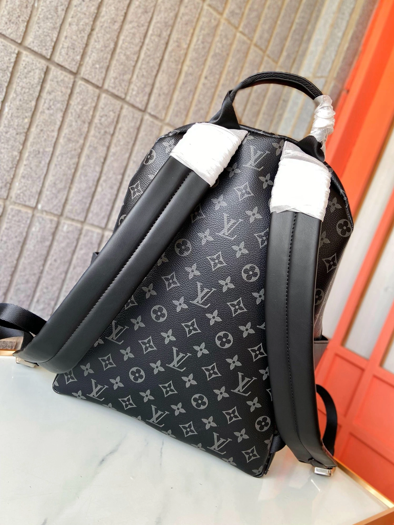 Louis Vuitton LV AAA Man Backpacks Durable 1808