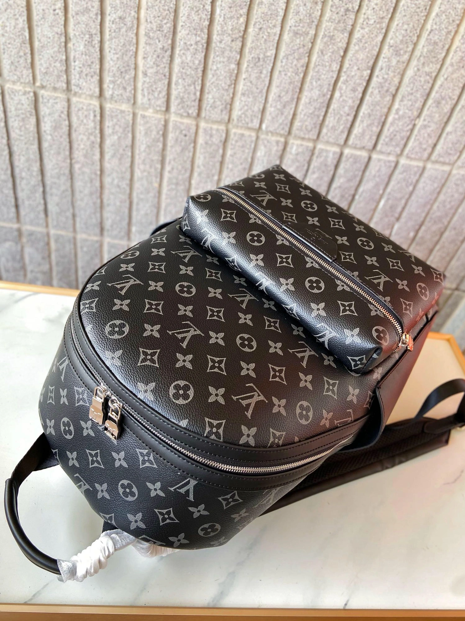 Louis Vuitton LV AAA Man Backpacks Durable 1808