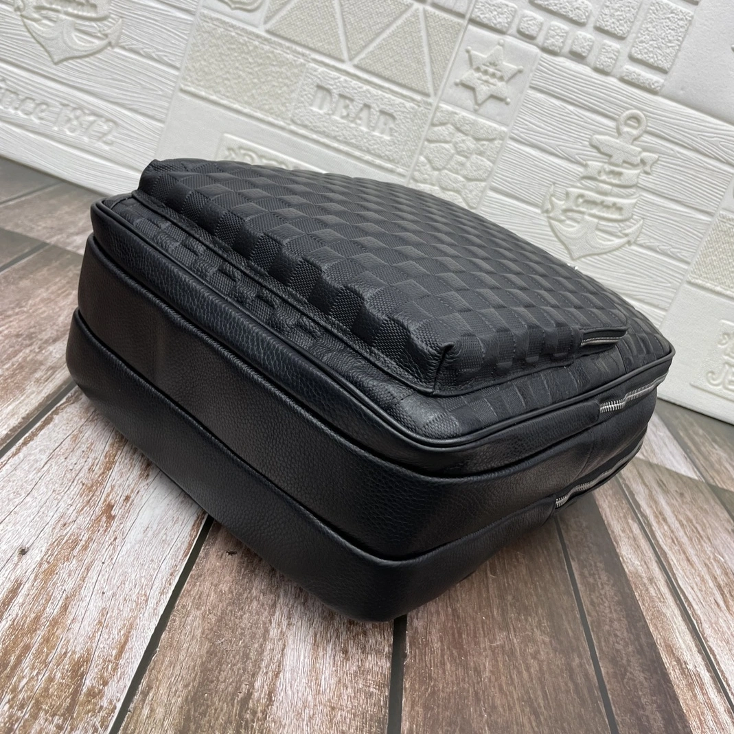 Louis Vuitton LV AAA Man Backpacks Durable 5120