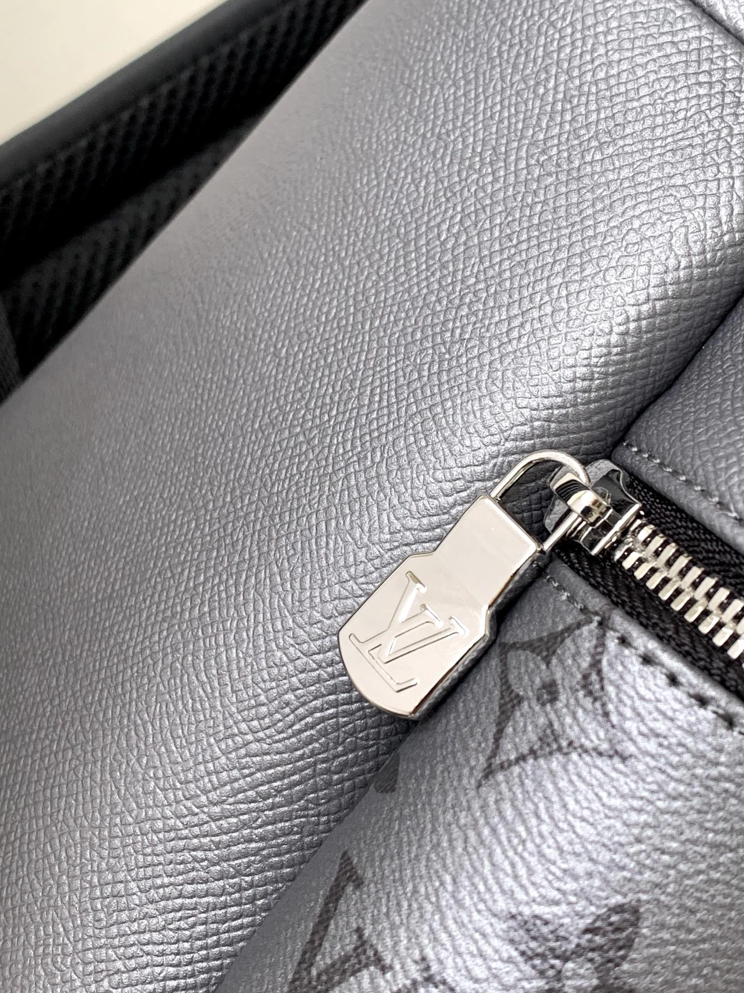 Louis Vuitton LV AAA Man Backpacks Durable 5612