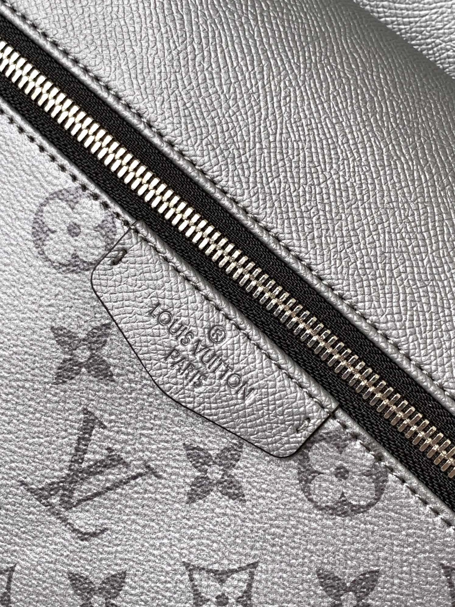 Louis Vuitton LV AAA Man Backpacks Durable 5612