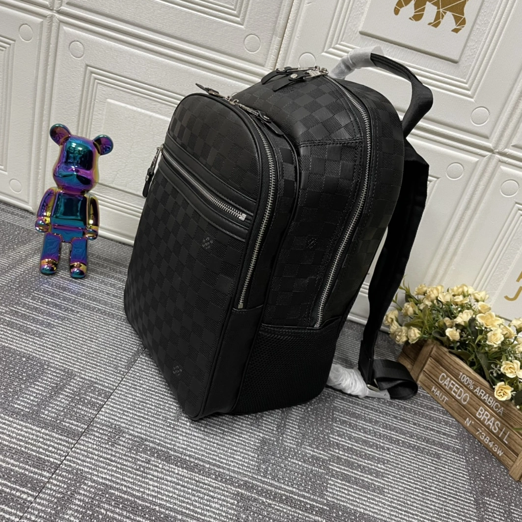 Louis Vuitton LV AAA Man Backpacks Durable 8081