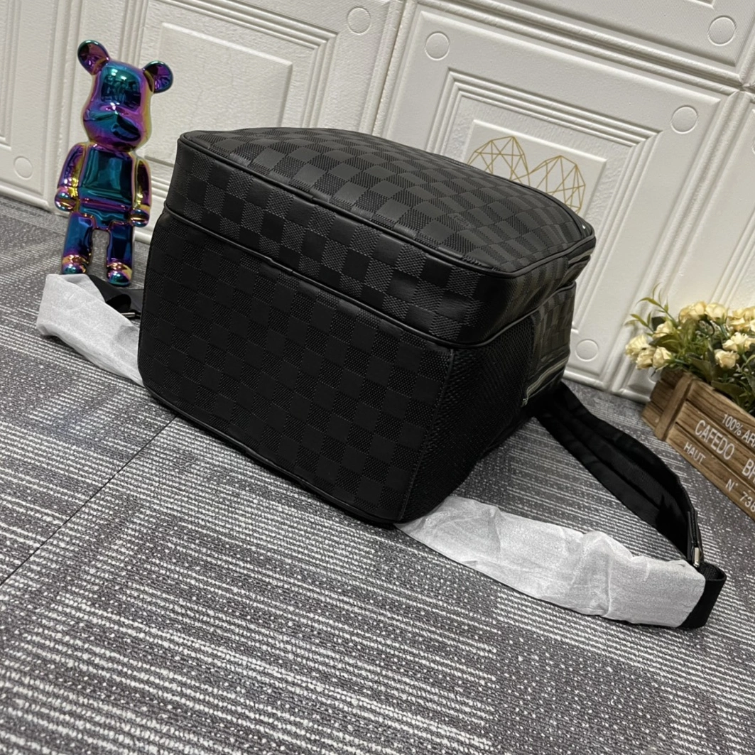 Louis Vuitton LV AAA Man Backpacks Durable 8081