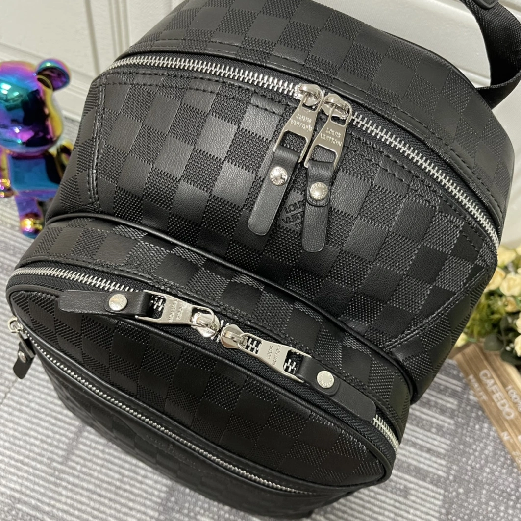 Louis Vuitton LV AAA Man Backpacks Durable 8081