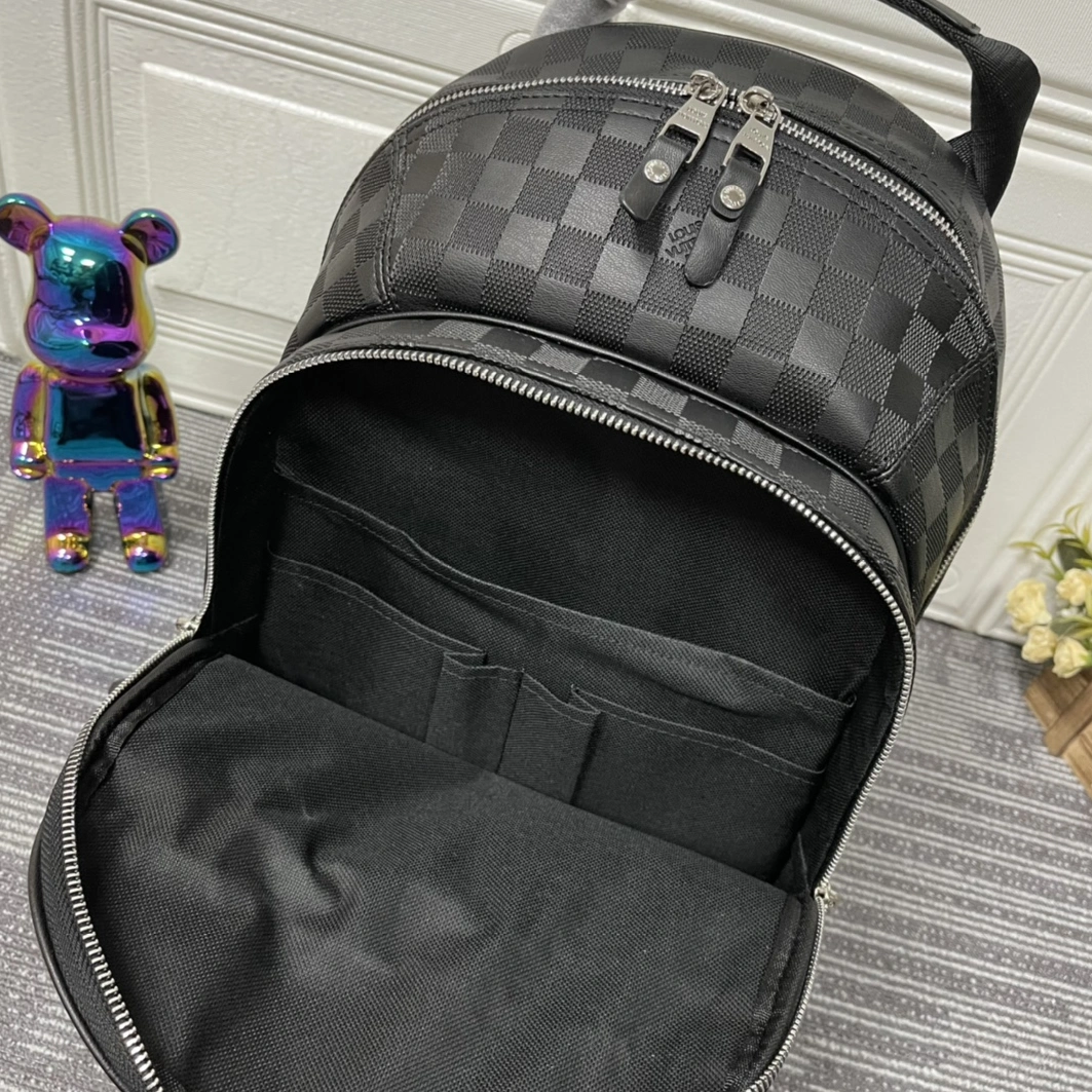 Louis Vuitton LV AAA Man Backpacks Durable 8081
