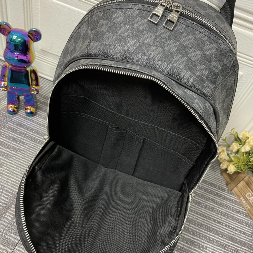 Louis Vuitton LV AAA Man Backpacks Flexible 327