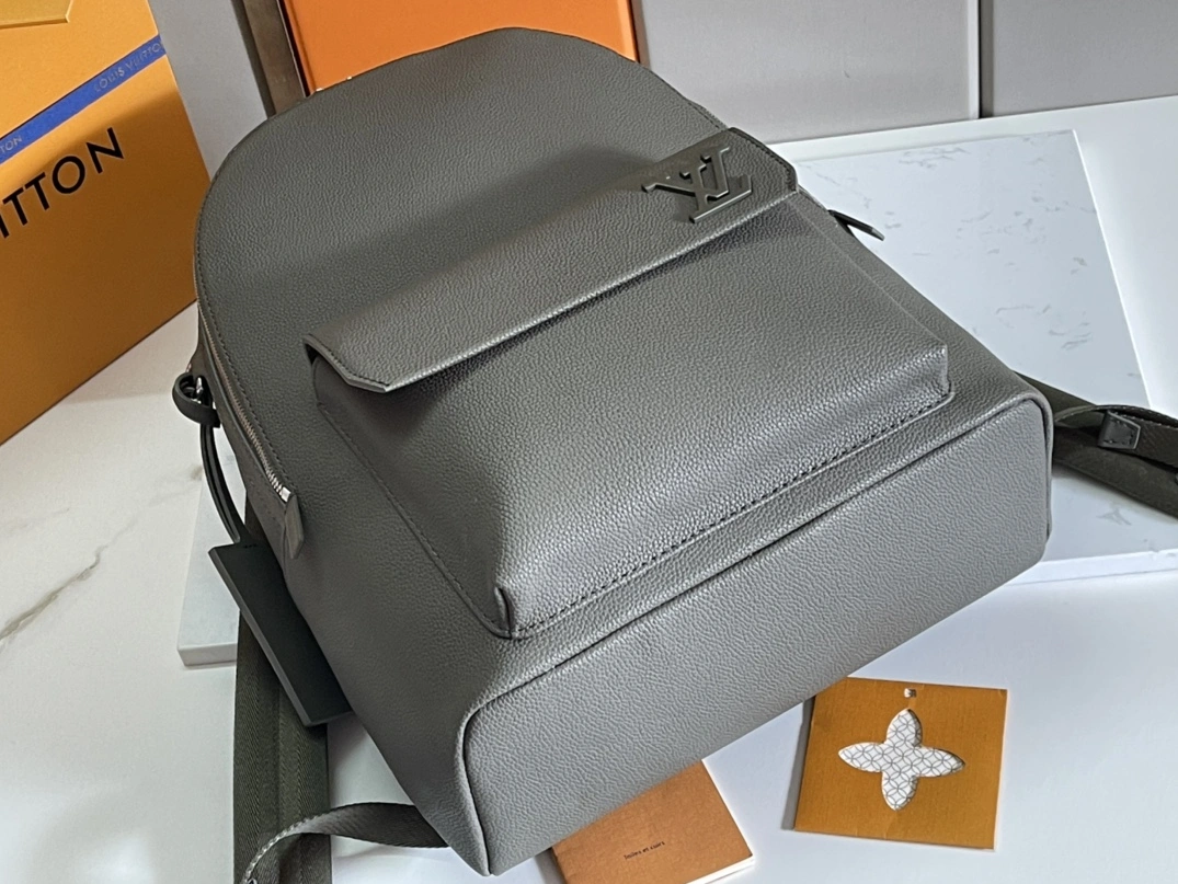 Louis Vuitton LV AAA Man Backpacks GoodFit 6253