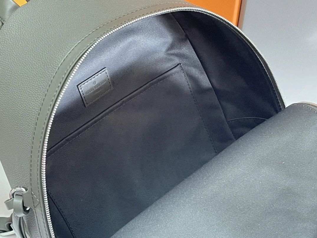 Louis Vuitton LV AAA Man Backpacks GoodFit 6253