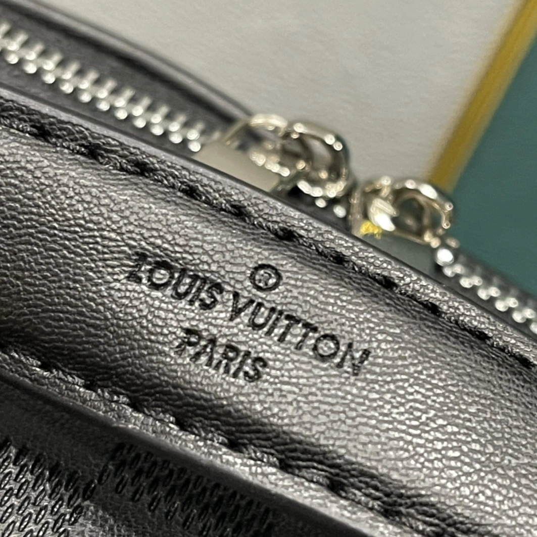 Louis Vuitton LV AAA Man Backpacks GoodFit 8720
